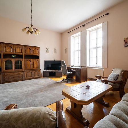 Tomka Apartman Szegedin Exterior foto