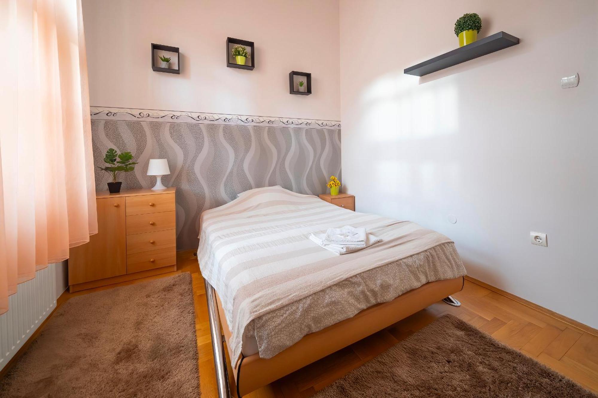 Tomka Apartman Szegedin Exterior foto