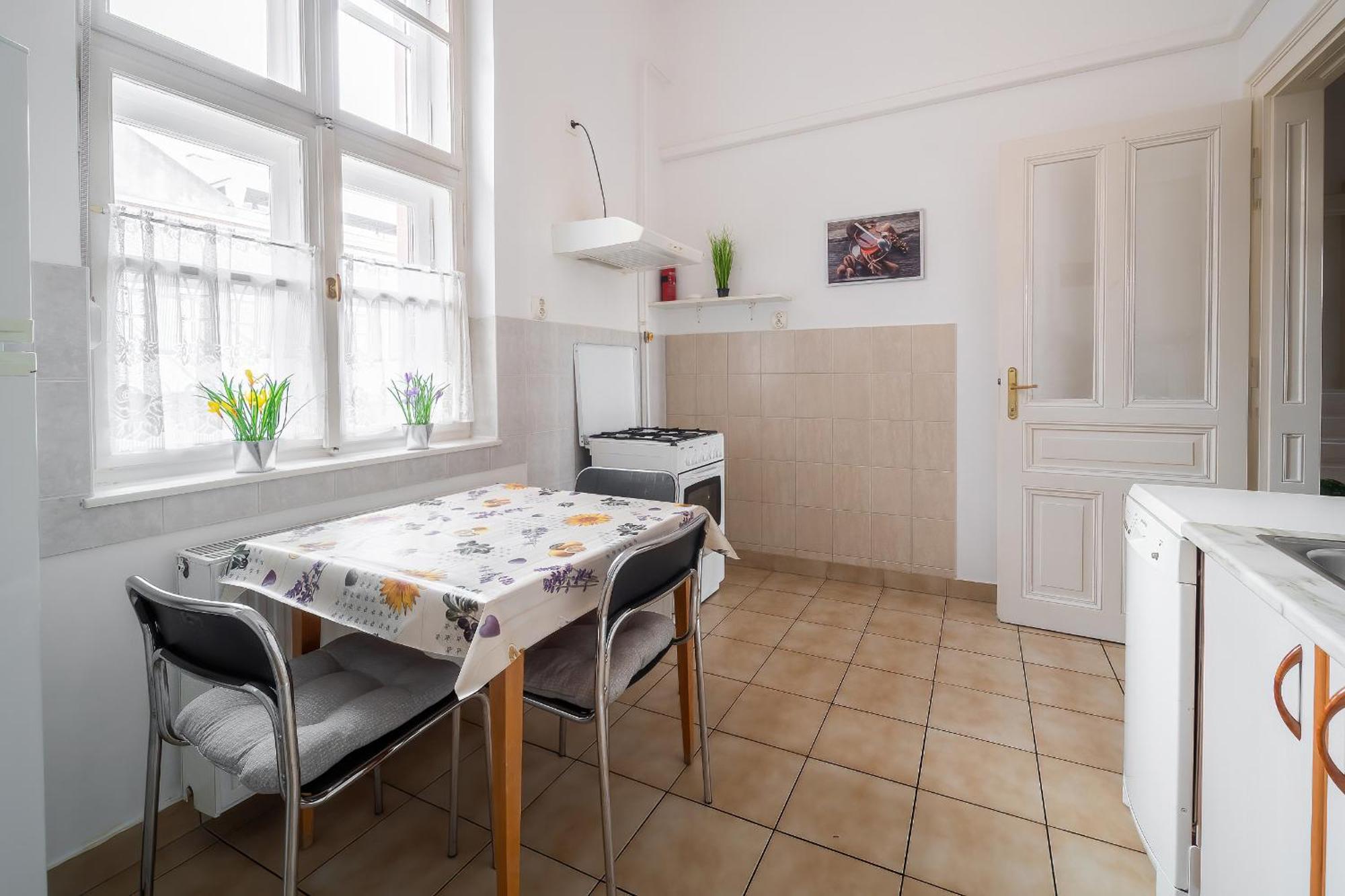 Tomka Apartman Szegedin Exterior foto