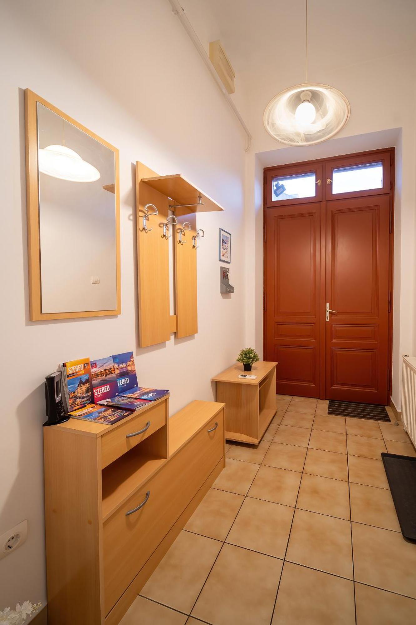 Tomka Apartman Szegedin Exterior foto