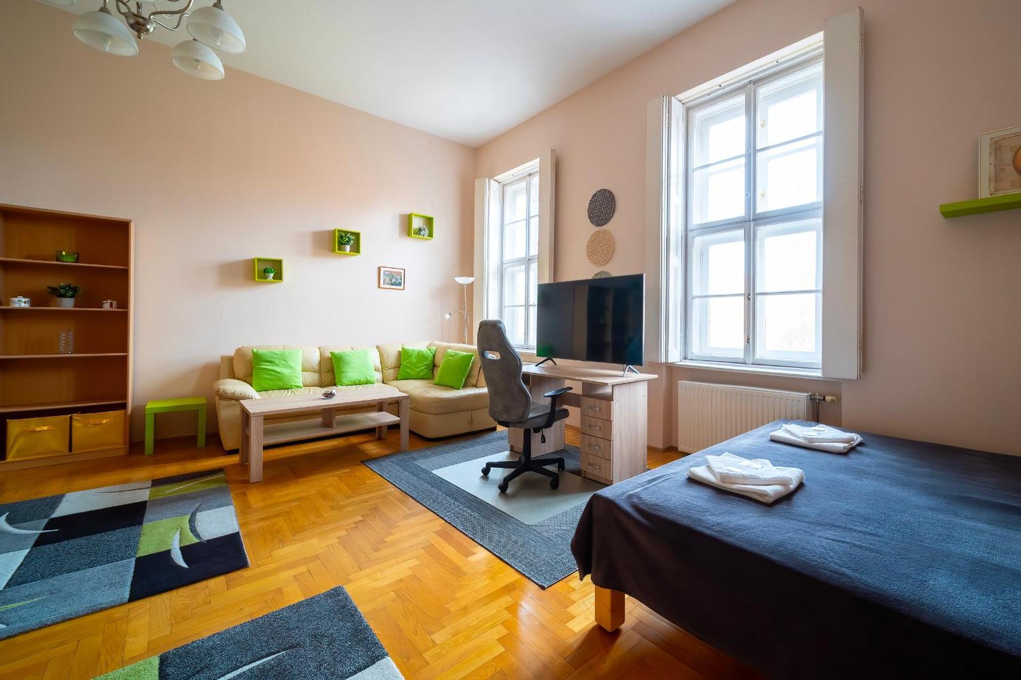 Tomka Apartman Szegedin Exterior foto