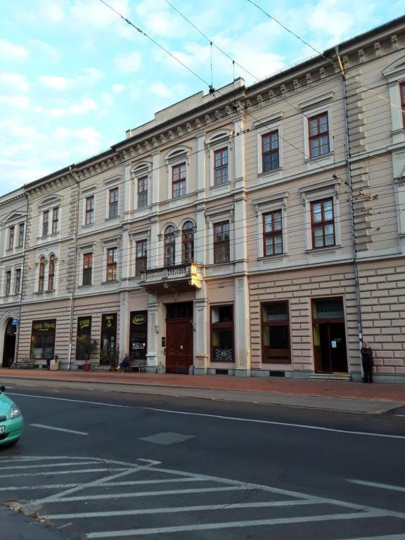 Tomka Apartman Szegedin Exterior foto