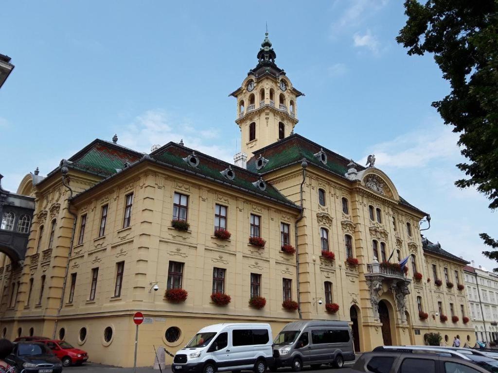 Tomka Apartman Szegedin Exterior foto